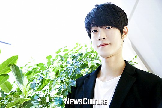 ▲ 뮤지컬 '록키호러쇼(연출 오루피나)'에서 브래드 메이저스 역을 맡은 배우 박영수를 신사동의 한 카페에서 만났다.(뉴스컬처)     ©이슬기 기자