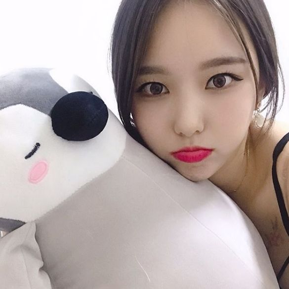 BJ츄정, 감탄사를 유발하는 꽃 비주얼 셀카 공개
