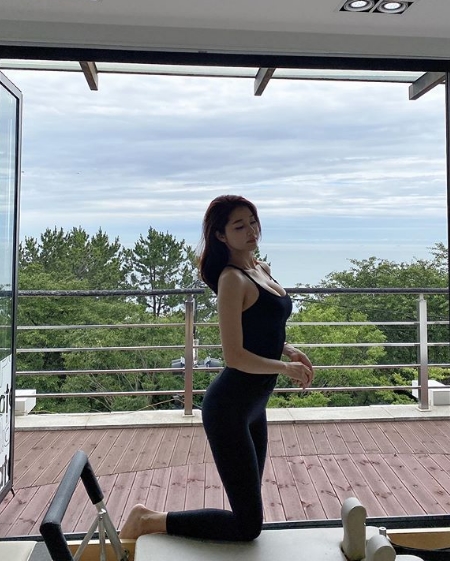 오또맘, 부러움을 자아내는 완벽한 바디라인 화제