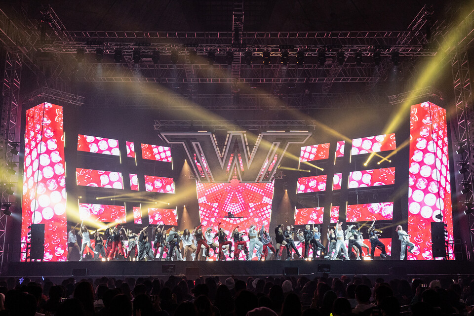 [리뷰]'스우파' 콘서트, 손바닥에 불나게 한 8크루