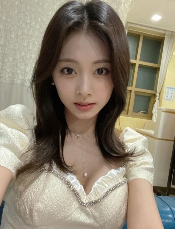 I AM STAR&quot;…트와이스 쯔위, 순백의 여신 강림 &lt; 대중문화 &lt; 기사본문 - 뉴스컬처