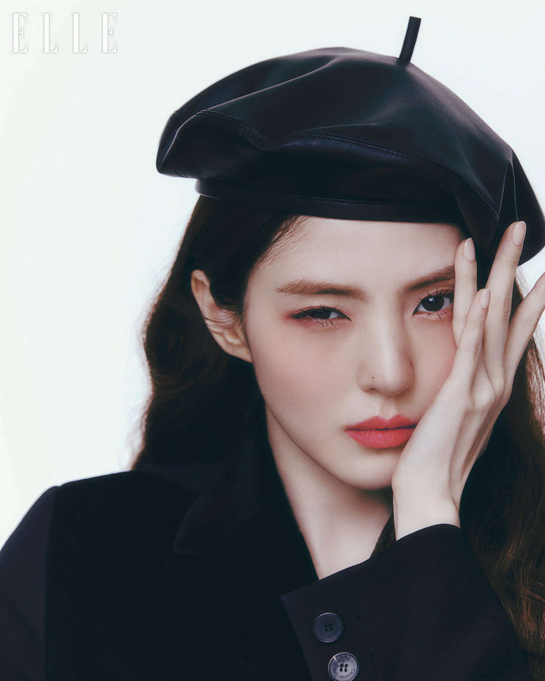 한소희, 레드부터 코랄까지 만능 컬러 스펙트럼(화보)