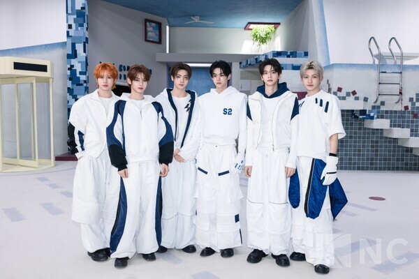 TWS、日本でミニ4集「play hard」発売当日にオリコン1位直行…現地