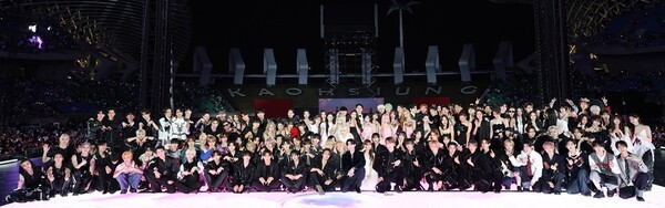 IU and Park Bo-gum Ignite Kaohsiung Stadium… Lim Young-woong, Lee