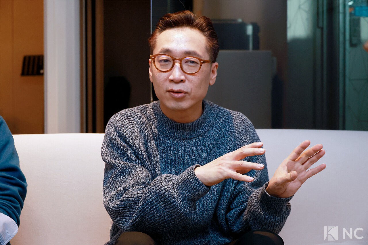 GBK엔터테인먼트 김기봉 대표가 뉴스컬처와 인터뷰를 하고 있다. 사진=김규빈 기자