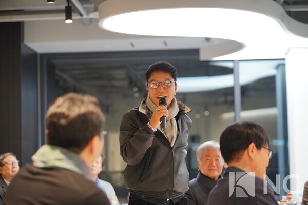 [N포커스] '봉인 해제' 이수만, K팝 넘어 '미래 문명' 깐다...A2O의 '초격... - 뉴스 썸네일 이미지