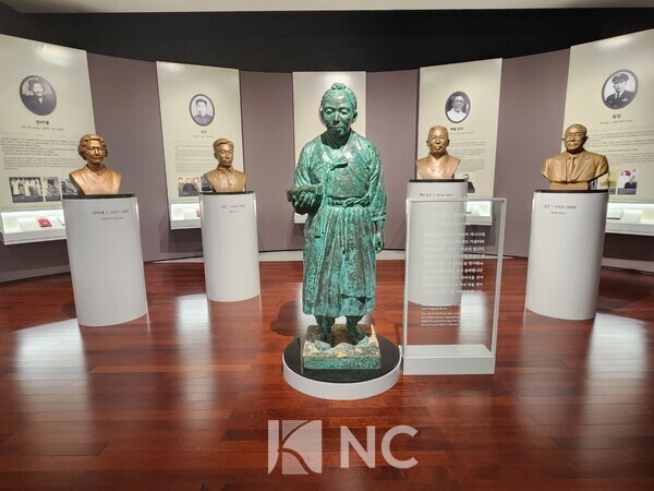 기념실 한켠에는 김구 선생 가족들의 기록이 마련돼 있다. 이들은 김구의 어머니, 아들, 며느리이자 함께 자주독립의 길을 걸었던 독립운동가였다. 사진=뉴스컬처