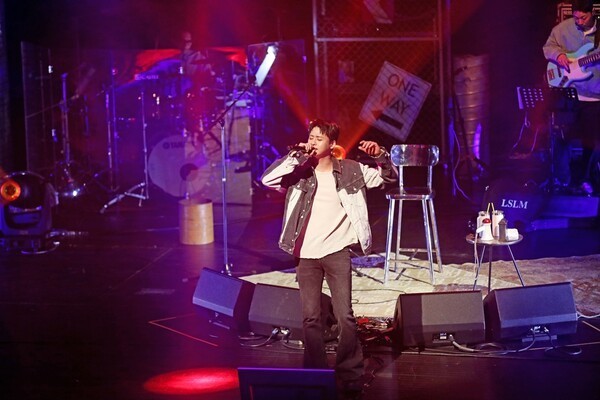 Lee Sol Singer Lee Solomon Turns 150 Minutes into a Cinematic Spring, Closes Solo ...