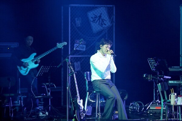 Lee Sol Singer Lee Solomon Turns 150 Minutes into a Cinematic Spring, Closes Solo ...