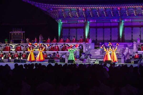 昌徳宮の夜を染める国楽の響き…100人が描く「太平之楽」 < 일문