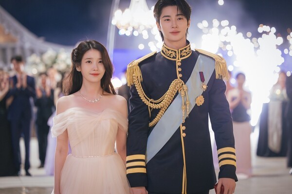 아이유 ·변우석 로맨스에 글로벌도 후끈...'21세기 대군부인', 美 21일 연...