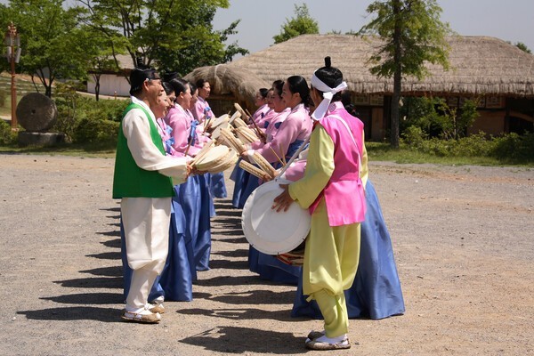 [Sounds of Korea] The Sound of a Community: Seonsori Santaryeong and ...