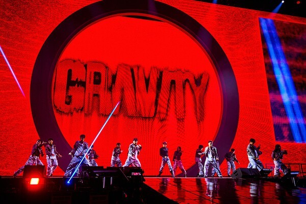 XIA、『GRAVITY』で魅せた新章 ファンと描いた特別な夜 < 일문