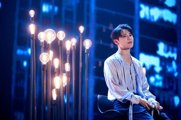 XIA、『GRAVITY』で魅せた新章 ファンと描いた特別な夜 < 일문