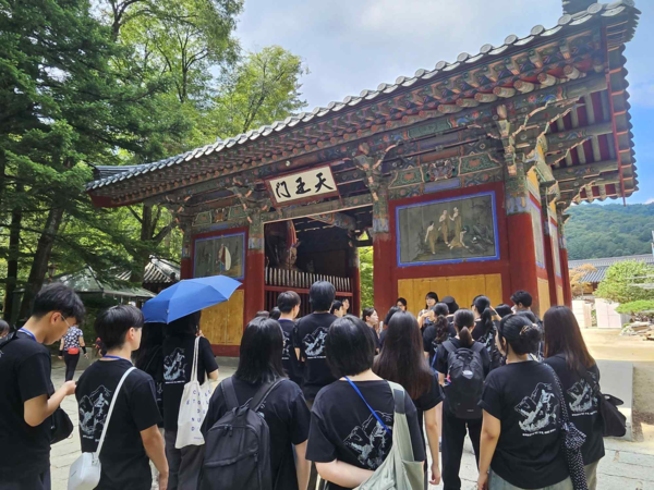 2025년 국제 교류 프로그램 당시 오대산 월정사를 방문한 모습. 사진=국립조선왕조실록박물관