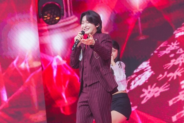 <b>김용빈</b>, <b>민해경</b> 앞에서 긴장하더니...무대 오르자 골반 <b>댄스</b> 폭발('금타...