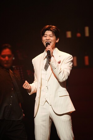 박지현, '<b>트로트 대세</b>'가 확실하다…아이돌차트 위클리스타 최다득표