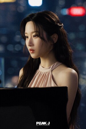 <b>문가영</b>, '<b>서초동</b>' 홍콩 비하인드 컷 공개…청춘 감성·빈티지 스타일링...